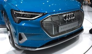 Audi e-tron : un mois de retard en production