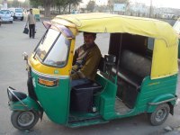 New Delhi : gros plan sur les autorickshaws fonctionnant au GNC