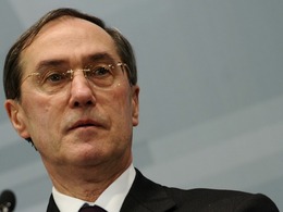 Mortalité routière à -6,4% en octobre : "les Français se sont ressaisis" selon Claude Guéant
