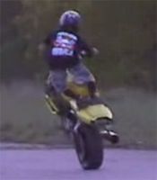 Vidéo moto : haut comme trois pommes