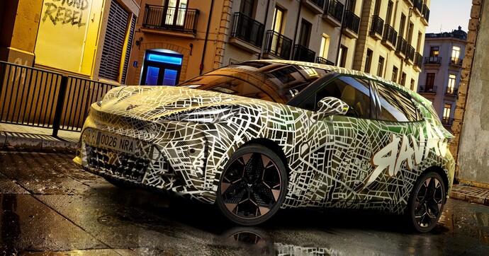 Le Cupra Raval de série, mais encore camouflé au Salon de Munich