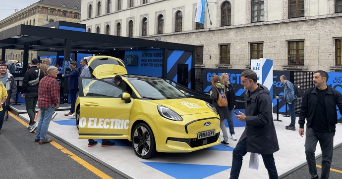 Ford montre ses électriques et des utilitaires à la préparation étrange au salon de Munich 2025