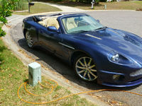 Une fausse Vanquish Volante sur base de Jaguar XK8