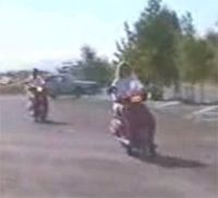 Vidéo moto : la blonde en puissance