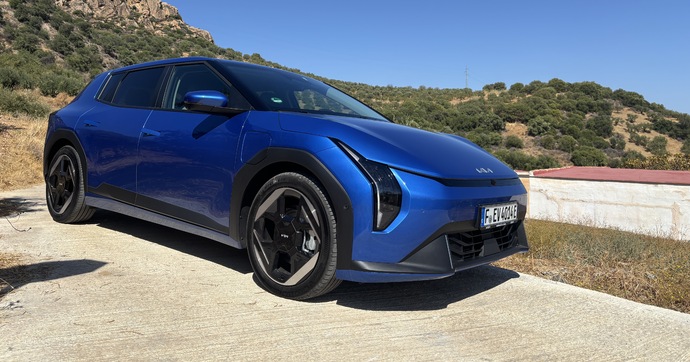 La nouvelle Kia EV4 risque de faire très mal aux Peugeot e-308 et Renault Mégane !
