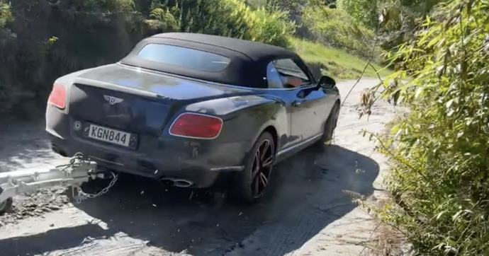 Quatre roues motrices sur une Bentley, c'est bien pratique