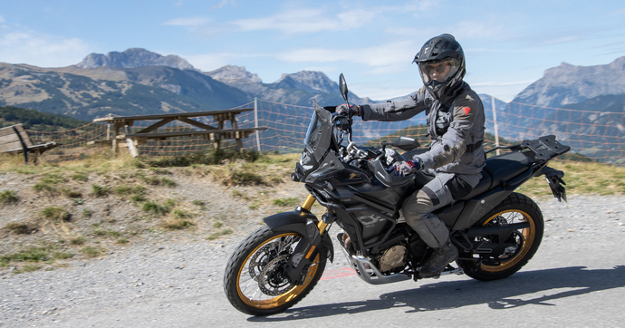 La Voge 800 DS Rally est au niveau de la Yamaha Ténéré, tout en étant mieux équipée et beaucoup moins chère