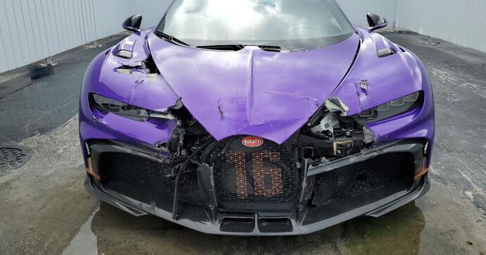 Qui veut une Chiron Pur Sport accidentée ?