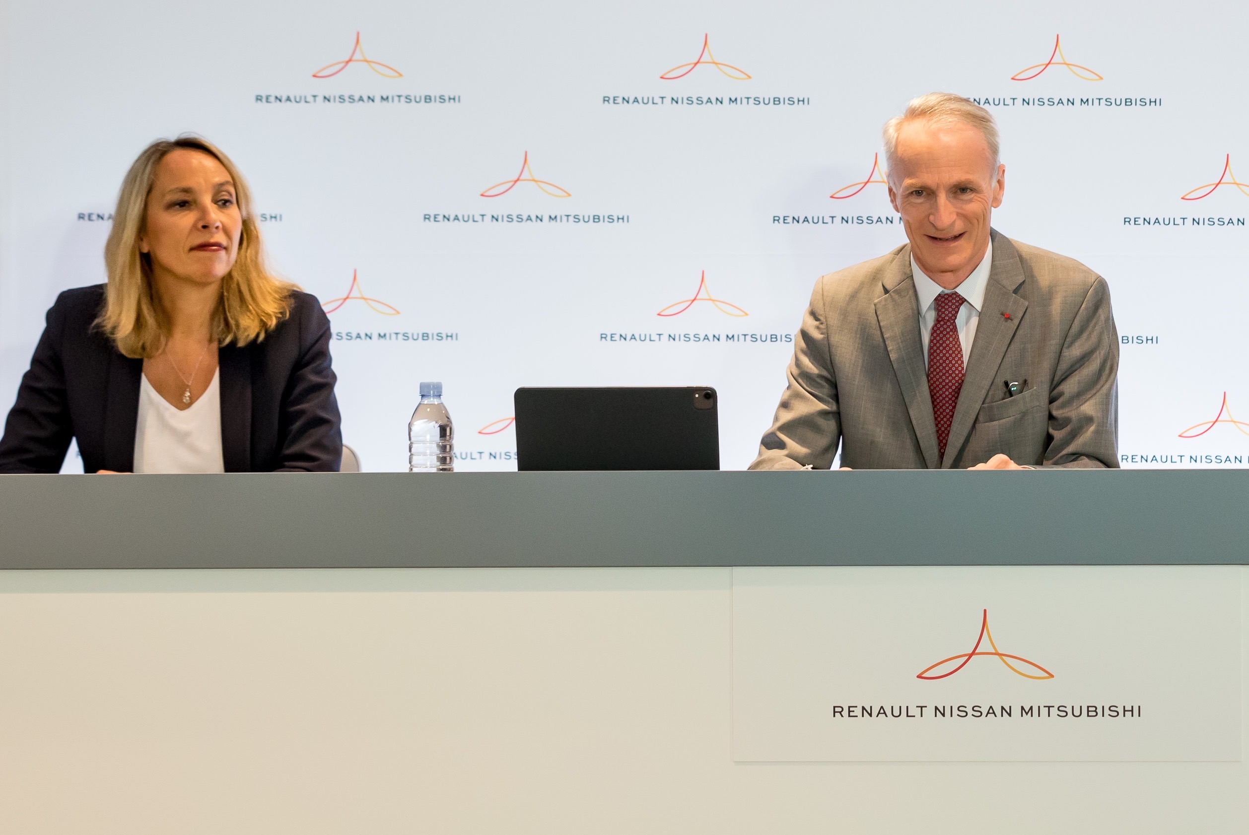 Gita Roux Renault présente un plan d'économies mais ne dévoile pas l'avenir de sa ...
