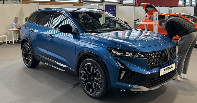 L'Austral restylé, la vedette du stand Renault au salon de Lyon