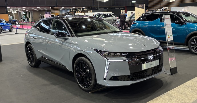 La DS N°4 fait son numéro au Salon de Lyon