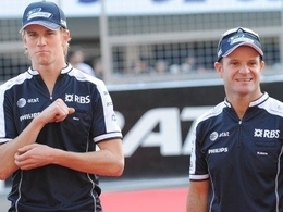 Hülkenberg out, Barrichello prolongé