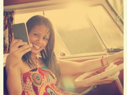 Sécurité routière: Ford prévient que les jeunes aiment les selfies au volant