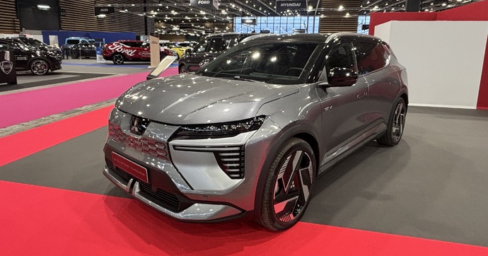 Un Mitsubishi Eclipse Cross clone du Scénic 2 000 € moins cher !