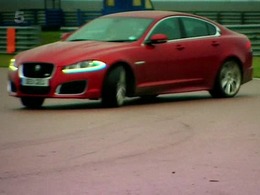 Fifth Gear : apprendre à drifter en Jaguar XF-R avec Vicki Butler-Henderson