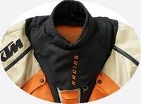 Pour les amateurs de raids : la veste KTM Rallye.