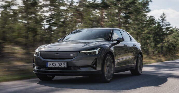 La Polestar 2 arrive tard mais avance de sacrés arguments