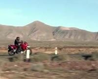 Ducati - Multistrada 1 200: Le trail où l'on met le genou par terre