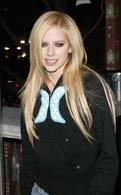 Mariage tout en blanc pour Avril Lavigne, des roses à la Rolls Royce