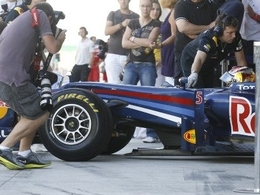 Vettel le plus rapide en pneus Pirelli
