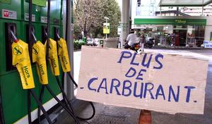 Les gilets jaunes bloquent des dépôts de carburant : vers une pénurie d'essence ?