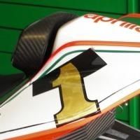 Superbike - Aprilia: Max Biaggi adopte le numéro un