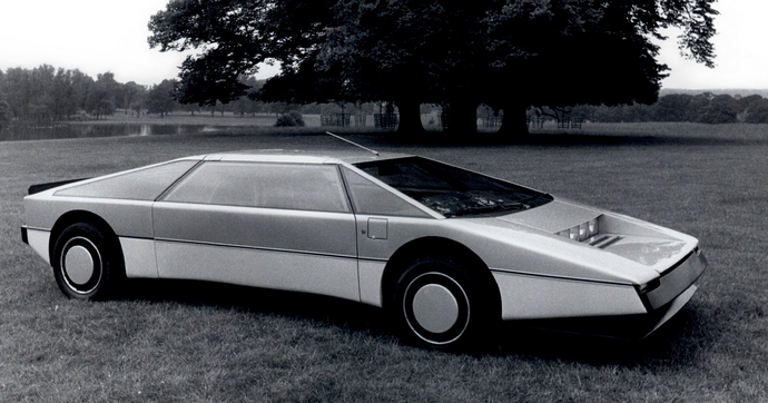 Aston Martin Bulldog : le Bulldog aboie, la caravane passe