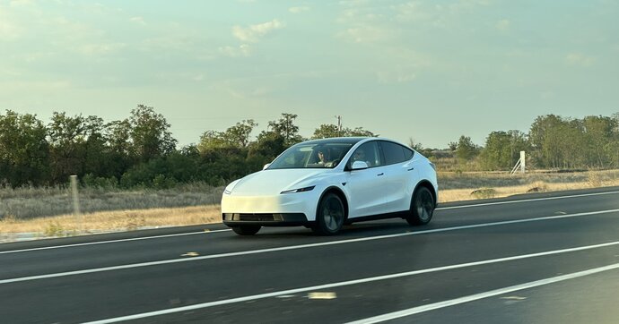 Au fait, voici la nouvelle Tesla d’entrée de gamme (qui ne sera pas si donnée)