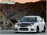 Mitsubishi Lancer... aussi a l'aise sur piste qu'en rallye