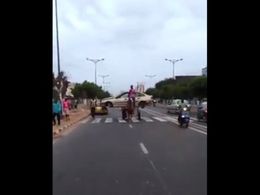 Dakar : transporter un véhicule sur une charrette, c'est possible !