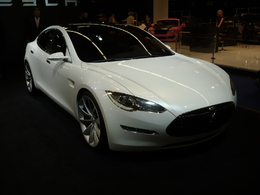 En direct de Francfort : la Tesla Model S donne des leçons aux grands constructeurs