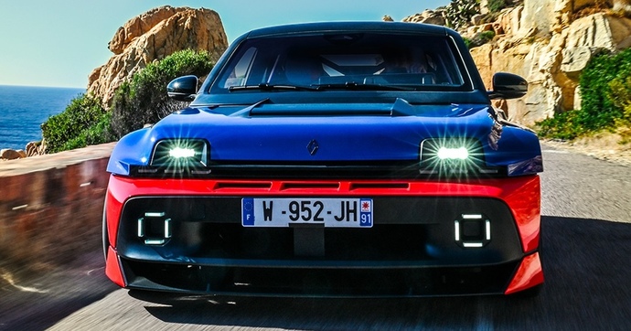 Surprise, la Renault 5 Turbo 3E s’amuse en Corse !