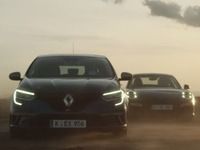 Renault Megane GT : la pub allemande ose la confronter à une Porsche 911
