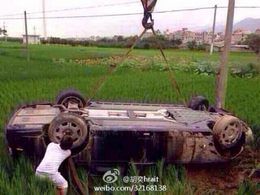 Chine : une Rolls-Royce Phantom roule sur le toit