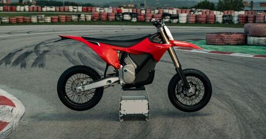 Stark Varg SM : la moto électrique pensée pour la route