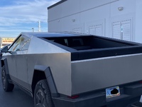 Le Tesla Cybertruck continue de plonger