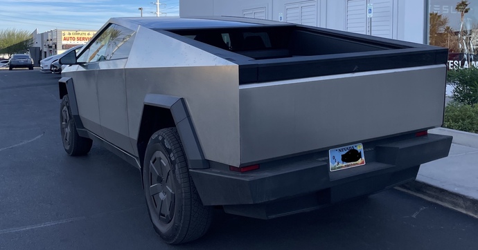 Le Tesla Cybertruck continue de plonger