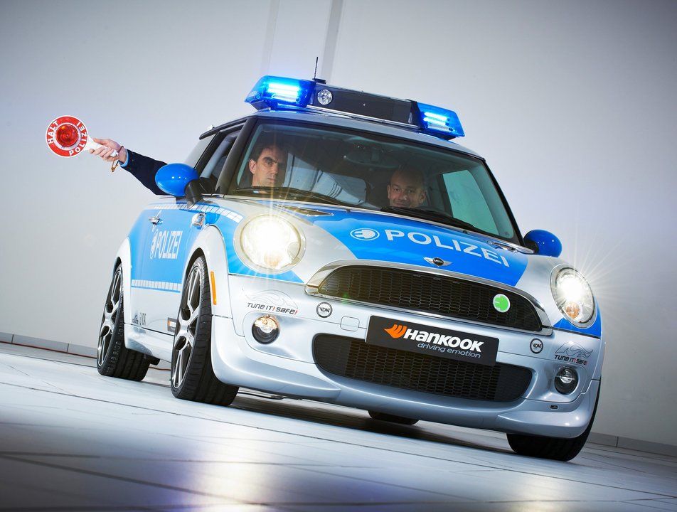 Après le Taser : la Mini E Police par Schnitzer