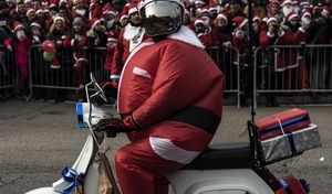 Manifestations : les Père Noël s’y mettent aussi ! S5-manifestations-les-pere-noel-s-y-mettent-aussi-172936