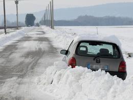 Guide de survie pour automobilistes bloqués sous la neige