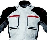 Held vous Caresse avec sa veste en Gore-Tex.