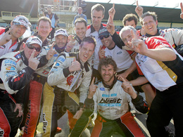 V8 SC/Sydney - Premier titre pour Courtney!