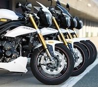 La Triumph Speed Triple R se chausse de Pirelli Diablo Supercorsa