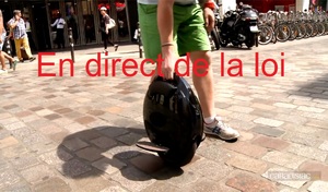 En direct de la loi – Trottinettes : peut-on circuler avec sur les trottoirs ?