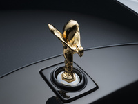 Rolls-Royce se paie une voiture en or pour les 100 ans de la marque