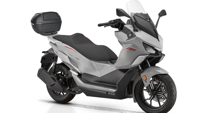 QJMotor ajoute un scooter GT dans sa gamme : le Fort 125 N