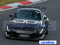 Avant l’hiver, Ford Mustang et Chevrolet Corvette s’affrontent sur le Nürburgring !