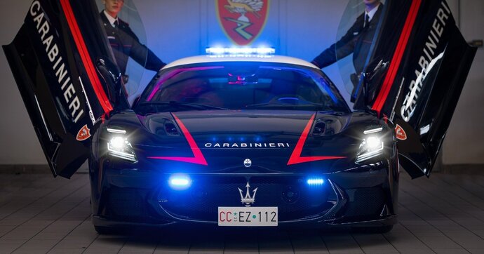 Stellantis livre une Maserati MCPURA aux Carabinieri italiens pour sauver des vies