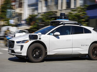 L'arrivée des robotaxis Waymo en Europe pose questions