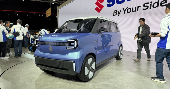 La Suzuki Vision e-Sky a-t-elle de l’avenir chez nous ? - En direct du salon de Tokyo 2025
